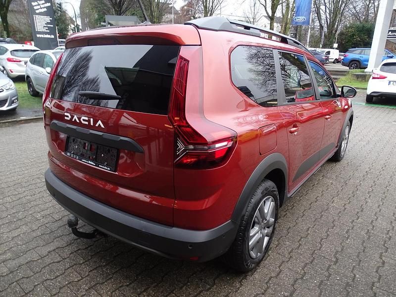 Second-hand Dacia Jogger Expression 110 CP (80 kW) 2023 Maro Monovolum