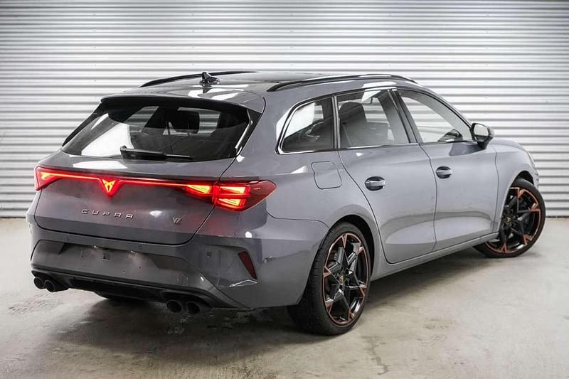 Gebraucht Cupra Leon VZ 333 PS (244 kW) 2025 Graphene grau Kombi
