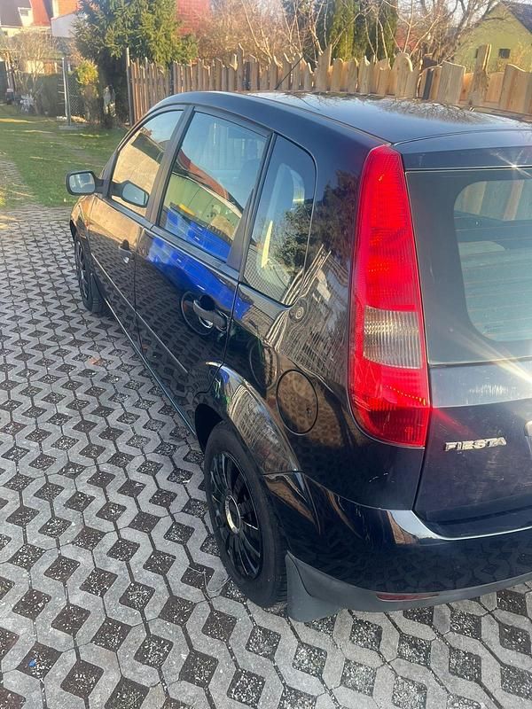 Gebraucht Ford Fiesta 65 PS (47 kW) 2004 Kleinwagen