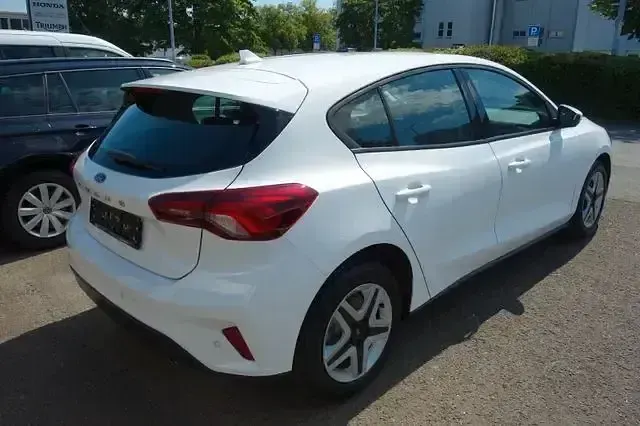 Gebraucht Ford Focus Cool & Connect 101 PS (74 kW) 2022 Weiß Limousine