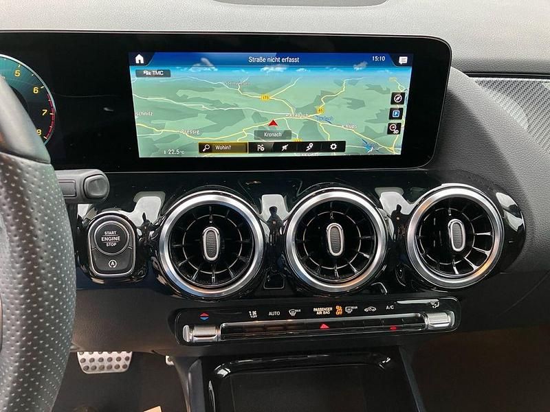 Gebraucht Mercedes GLA200 AMG 163 PS (119 kW) 2022 Rot SUV