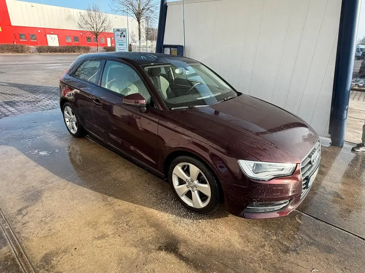 Gebraucht Audi A3 Sportback Comfort 122 PS (89 kW) 2012 Rot Kleinwagen