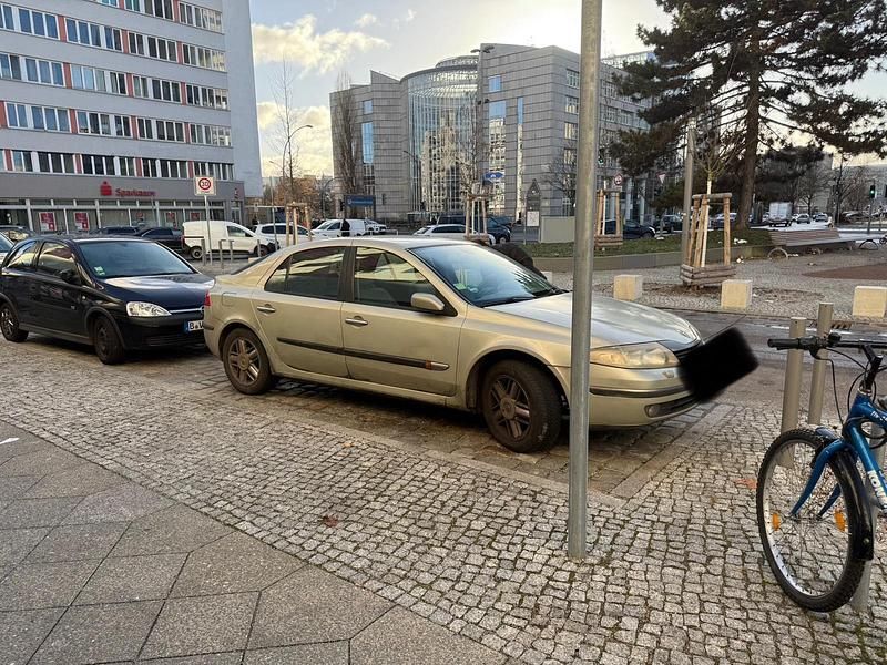 Gebraucht Renault Laguna II 120 PS (88 kW) 2001 Gold Limousine