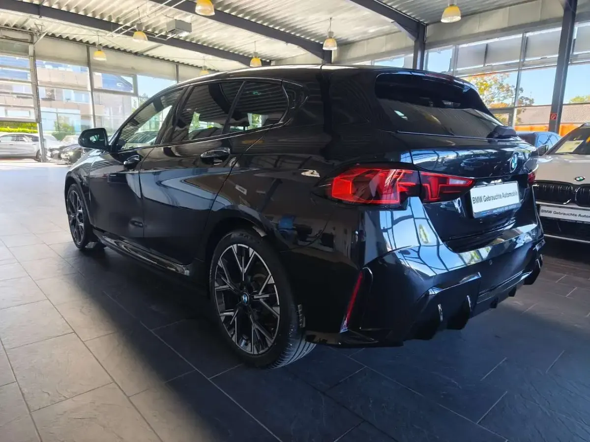 Gebraucht BMW 120 M Sport 170 PS (125 kW) 2026 Black sapphire Kleinwagen