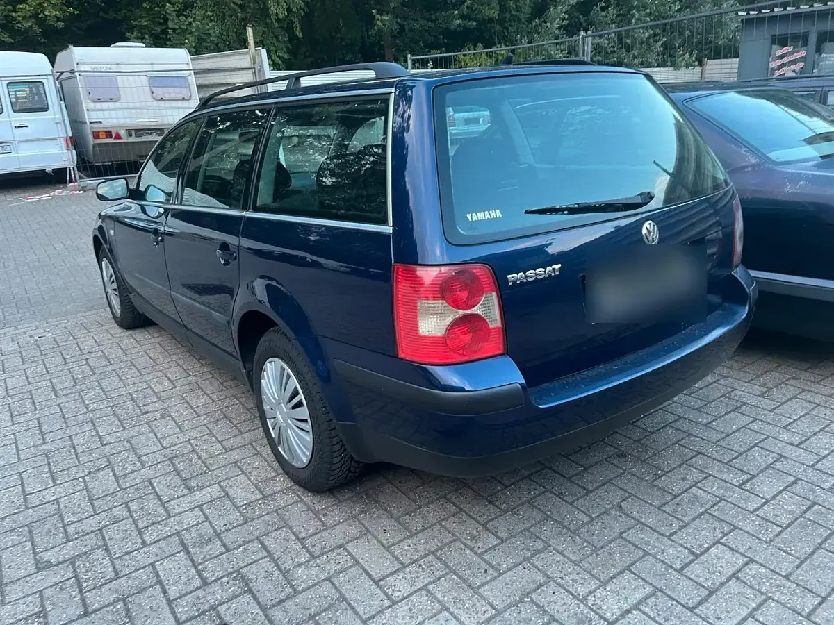 Gebraucht VW Passat 131 PS (96 kW) 2001 Blau Kombi