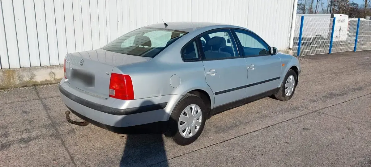 Gebraucht VW Passat 125 PS (91 kW) 1998 Silber Limousine