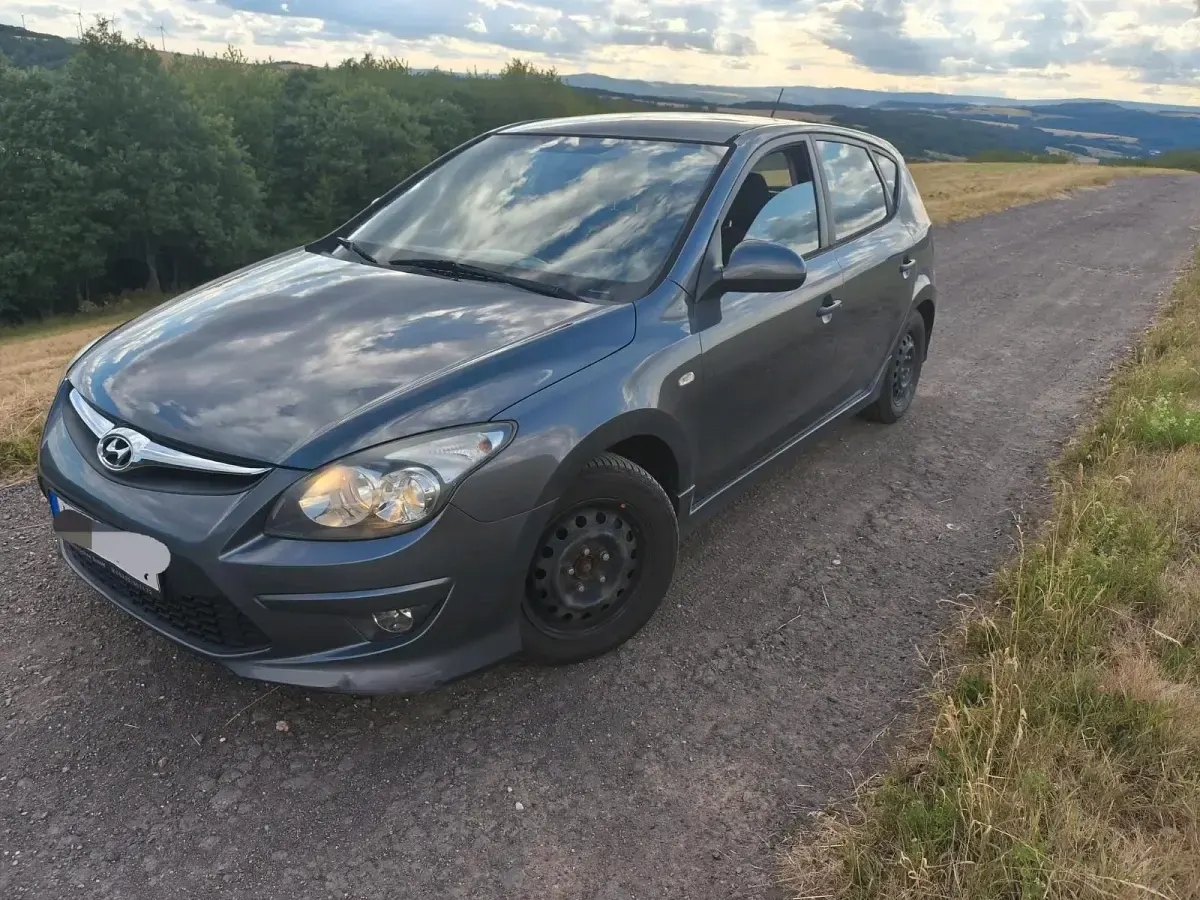 Gebraucht Hyundai i30 109 PS (80 kW) 2011 Grün Kleinwagen
