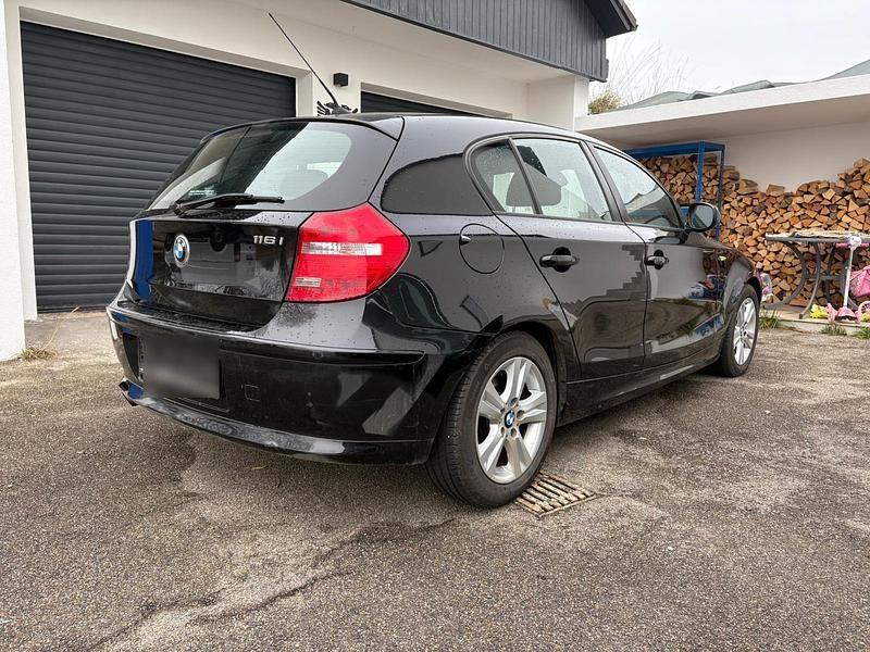 Schwarz Gebraucht 2011 BMW 116 Kleinwagen | 2.990 € (Superpreis) - Bild 1/4