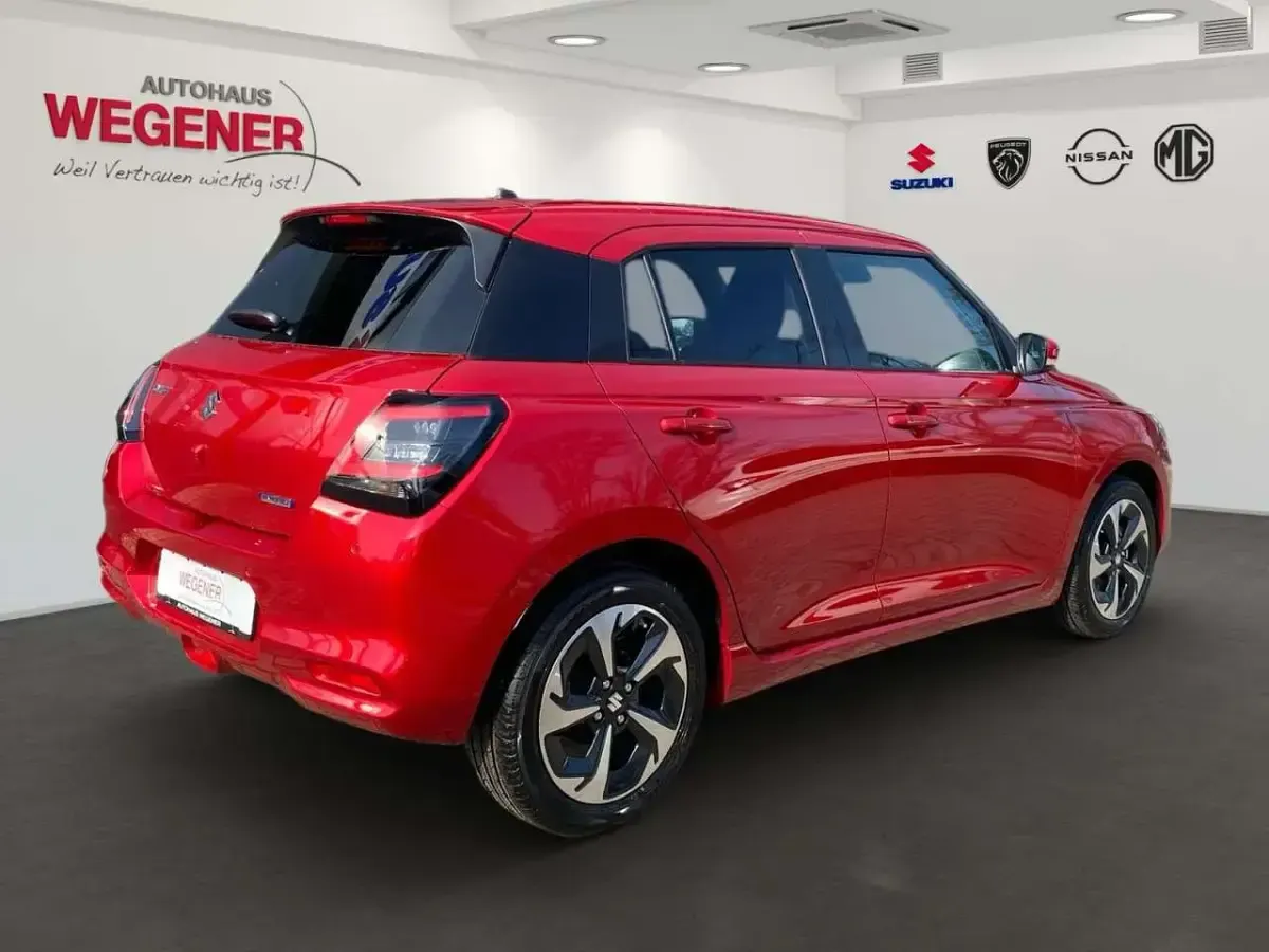 Neu Suzuki Swift Comfort+ 83 PS (61 kW) 2026 Burning red pearl metallic Kleinwagen