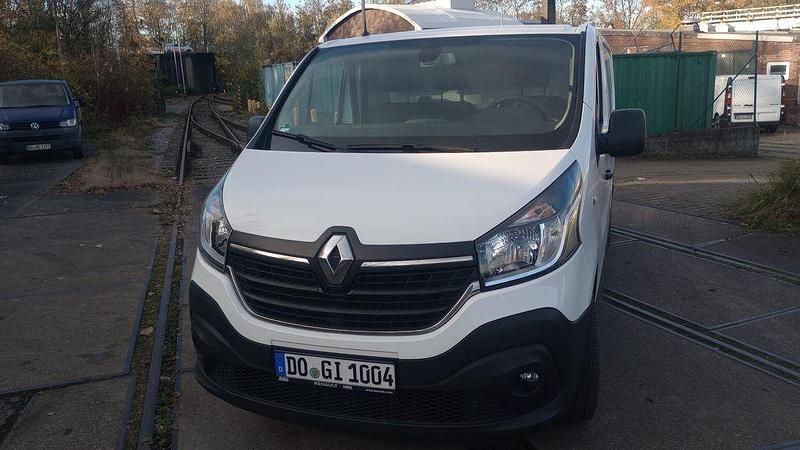 Gebraucht Renault Trafic Komfort 145 PS (106 kW) 2021 Weiß Van / Kleinbus