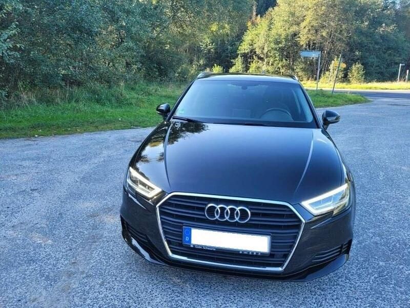 Schwarz Gebraucht 2016 Audi A3 Sportback Design Kombi | 12.485 € (Guter Preis) - Bild 1/3