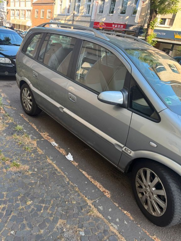 Silber Gebraucht 2004 Opel Zafira Njoy Van / Kleinbus | 1.800 € (Fairer Preis) - Bild 1/4