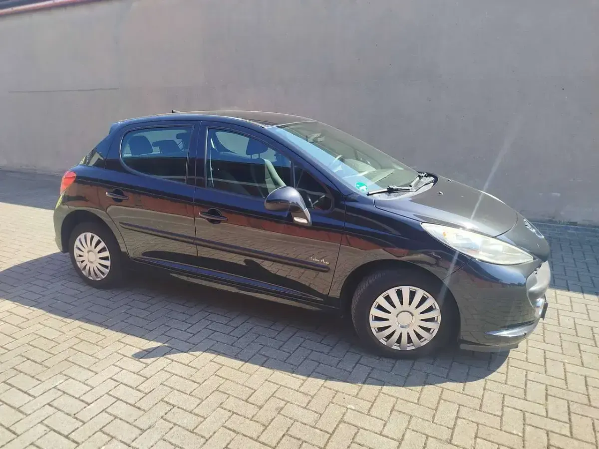 Gebraucht Peugeot 207 Urban Move 95 PS (69 kW) 2009 Farbe schwarz Kleinwagen