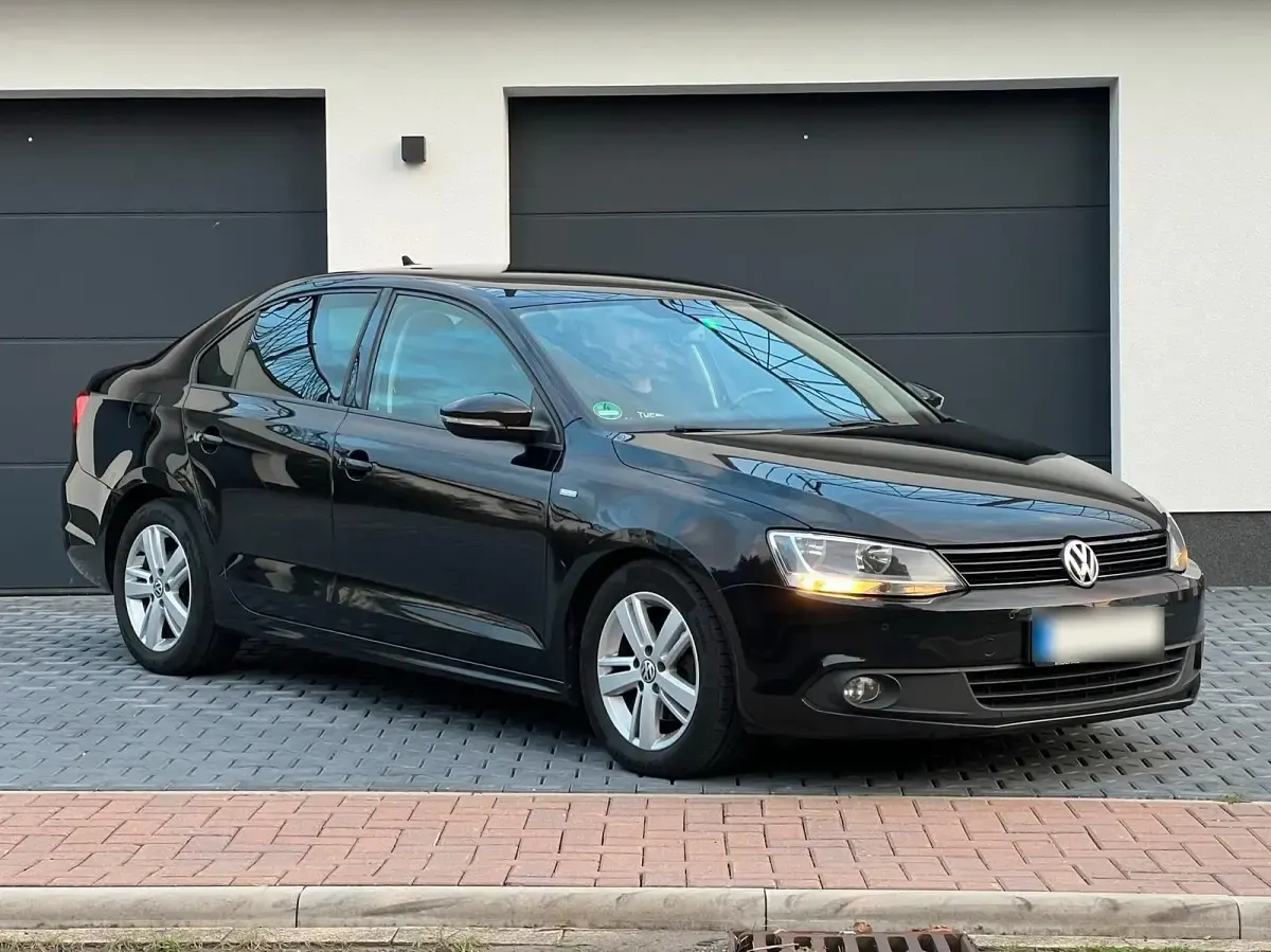 Gebraucht VW Jetta 105 PS (77 kW) 2013 Schwarz Limousine