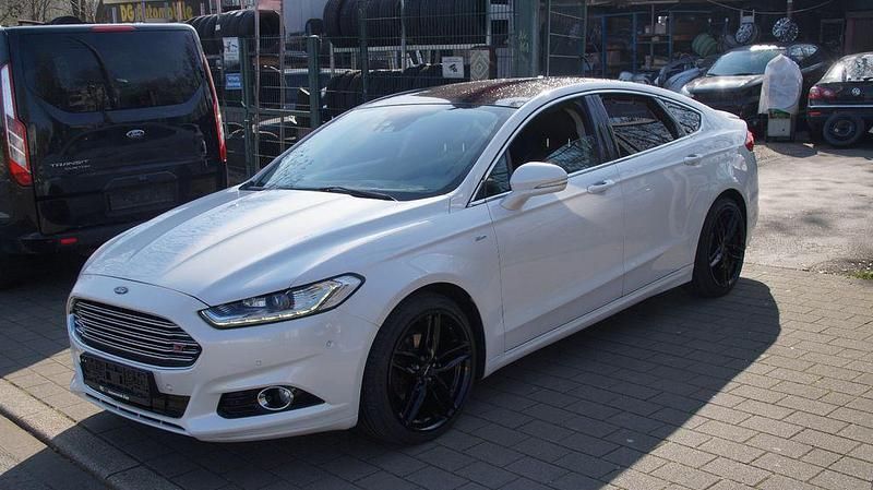 Gebraucht Ford Mondeo Titanium 179 PS (131 kW) 2015 Weiß Limousine