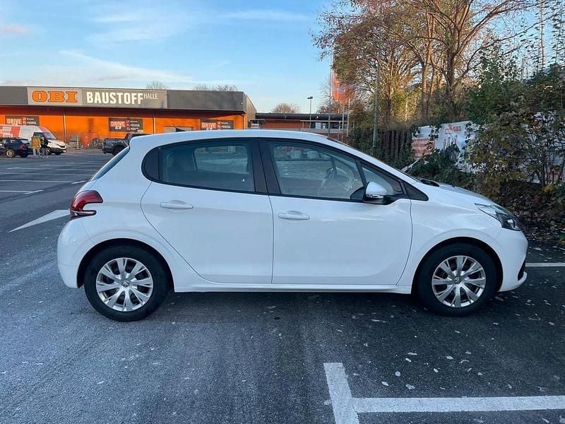 Gebraucht Peugeot 208 Active 82 PS (60 kW) 2016 Weiß Kleinwagen