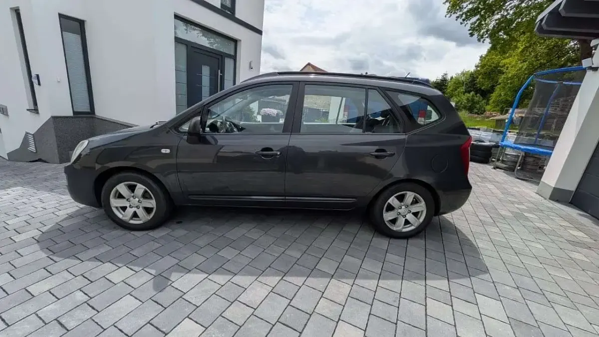 Gebraucht Kia Carens 144 PS (105 kW) 2007 Grau Van / Kleinbus