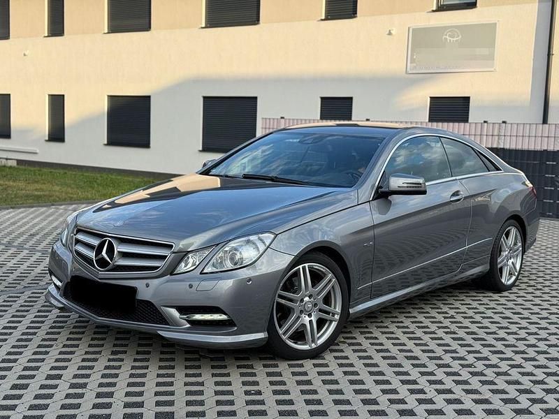 Grau Gebraucht 2013 Mercedes E250 Sport Coupé | 18.700 € (Guter Preis) - Bild 1/4
