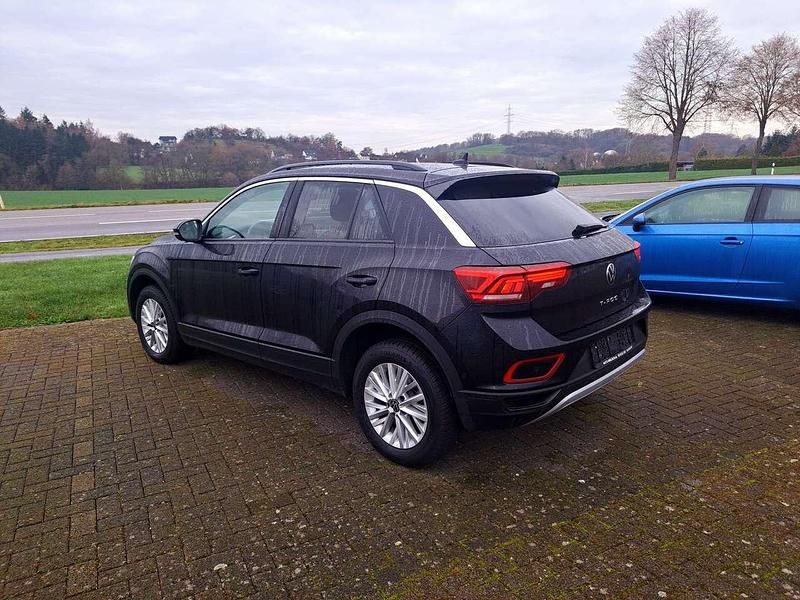 Gebraucht VW T-Roc Life 150 PS (110 kW) 2023 Deep black perleffekt SUV