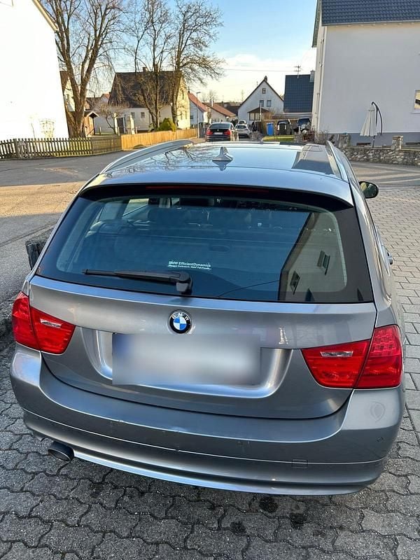Gebraucht BMW 320 184 PS (135 kW) 2011 Grau Kombi