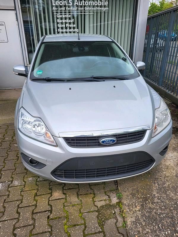 Silber Gebraucht 2009 Ford Focus Limousine | 2.500 € (Fairer Preis) - Bild 1/4
