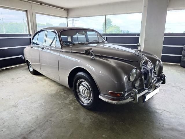 Farbe: silber Gebraucht 1964 Jaguar S-Type S Limousine | 39.888 € - Bild 1/4