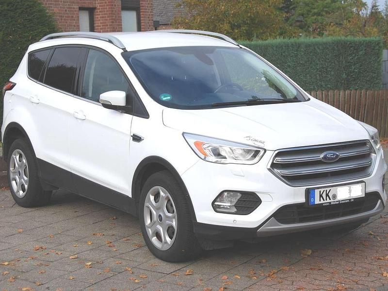 Frozen white Gebraucht 2017 Ford Kuga Business Edition SUV | 8.990 € (Superpreis) - Bild 1/4