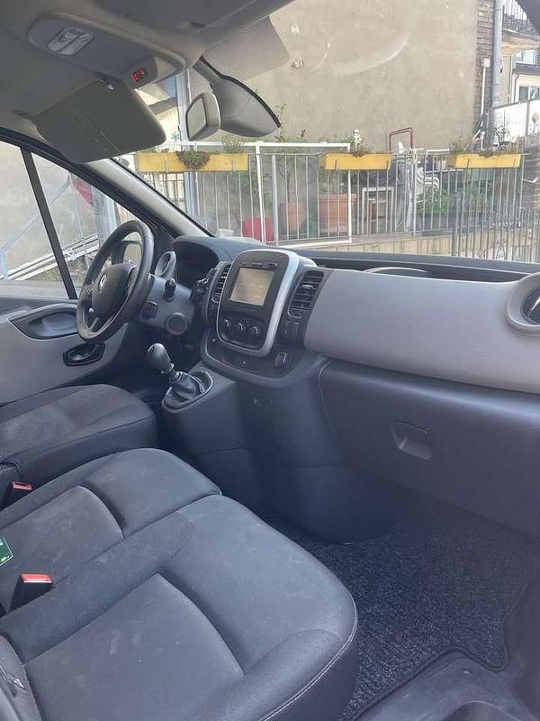 Grau Gebraucht 2016 Renault Trafic Expression Van | 13.900 € (Fairer Preis) - Bild 1/4