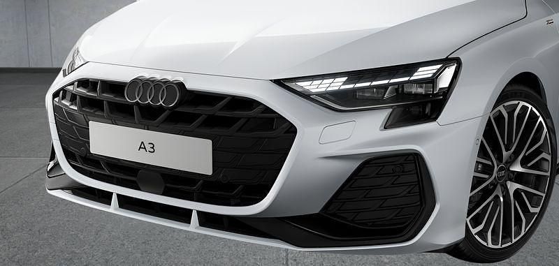 Weiß Gebraucht 2025 Audi A3 Limousine | 43.649 € - Bild 1/4
