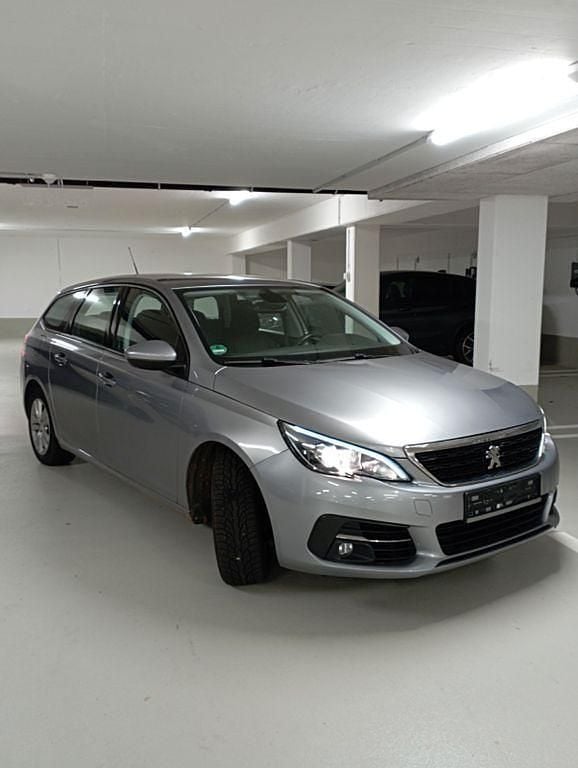 Grau Gebraucht 2020 Peugeot 308 Active Kombi | 9.000 € (Superpreis) - Bild 1/4