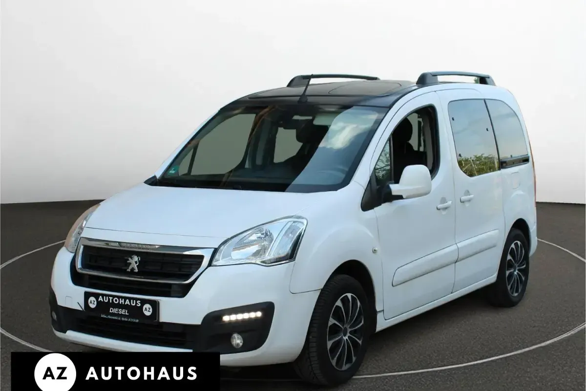 Gebraucht Peugeot Partner Tepee Allure 100 PS (73 kW) 2016 Weiß Van / Kleinbus