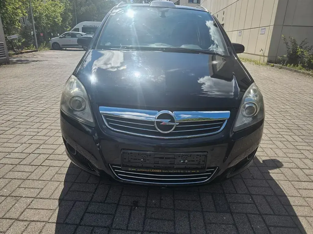 Gebraucht Opel Zafira Cosmo 150 PS (110 kW) 2008 Saphirschwarz mi2 Van / Kleinbus
