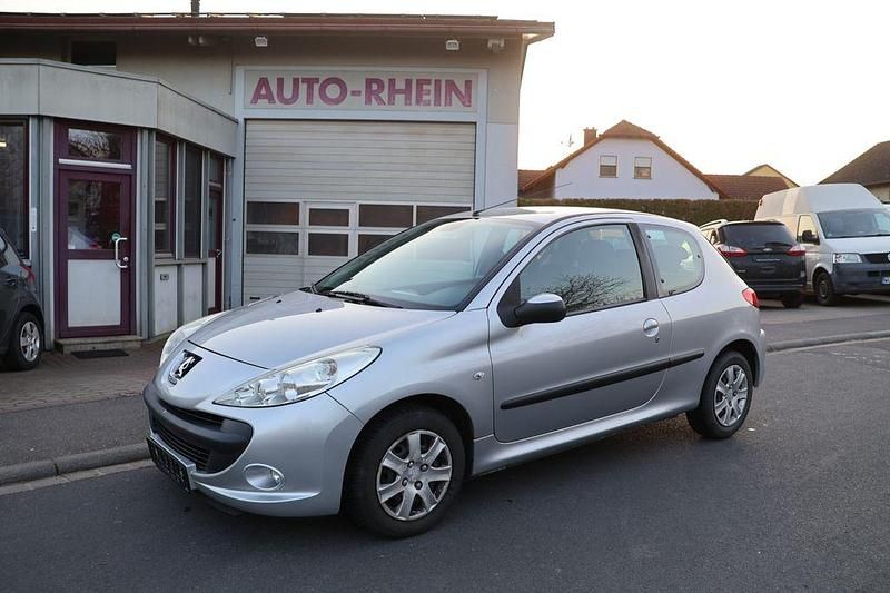 Gebraucht Peugeot 206 73 PS (53 kW) 2011 Silber Limousine