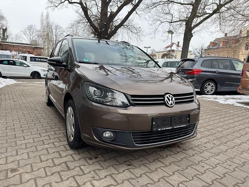 Gebraucht VW Touran Match 105 PS (77 kW) 2012 Braun Van / Kleinbus