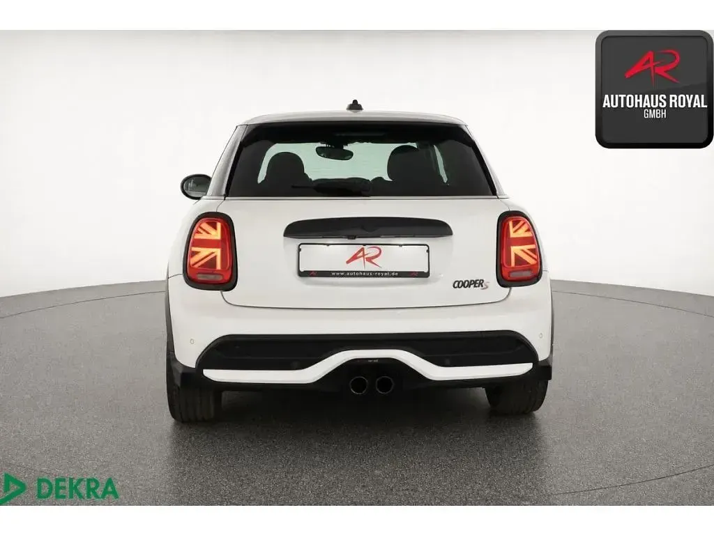 Gebraucht Mini Cooper S Classic 178 PS (130 kW) 2023 Nanuq white Kleinwagen