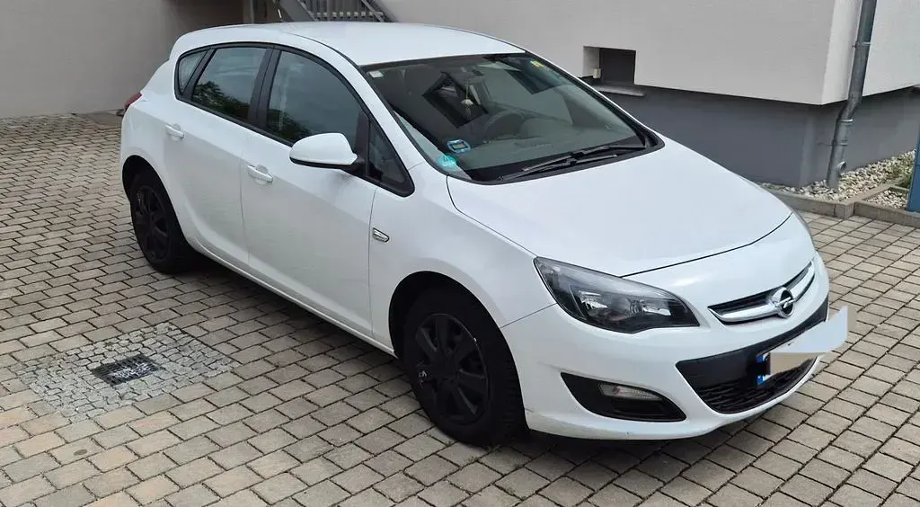 Gebraucht Opel Astra 101 PS (74 kW) 2013 Weiß Limousine