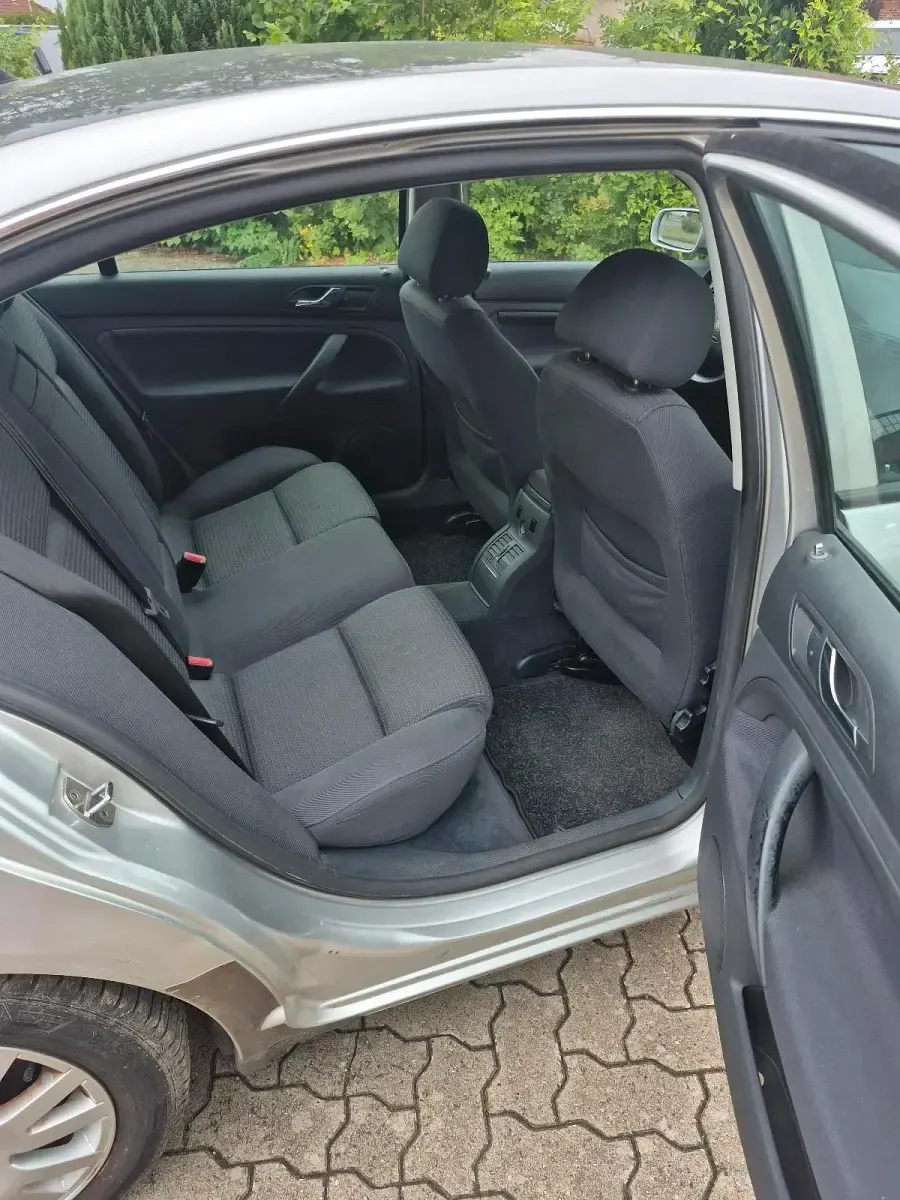 Gebraucht Skoda Superb 131 PS (96 kW) 2005 Silber Limousine