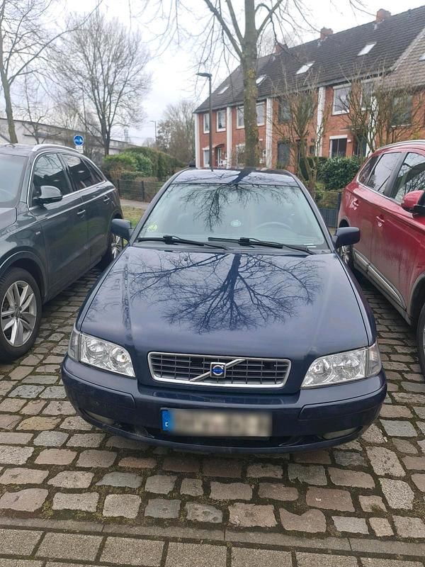 Blau Gebraucht 2003 Volvo V40 Kombi | 1.000 € (Fairer Preis) - Bild 1/4
