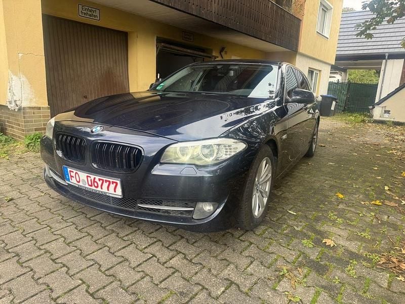 Blau Gebraucht 2011 BMW 520 Performance Kombi | 6.999 € (Superpreis) - Bild 1/4