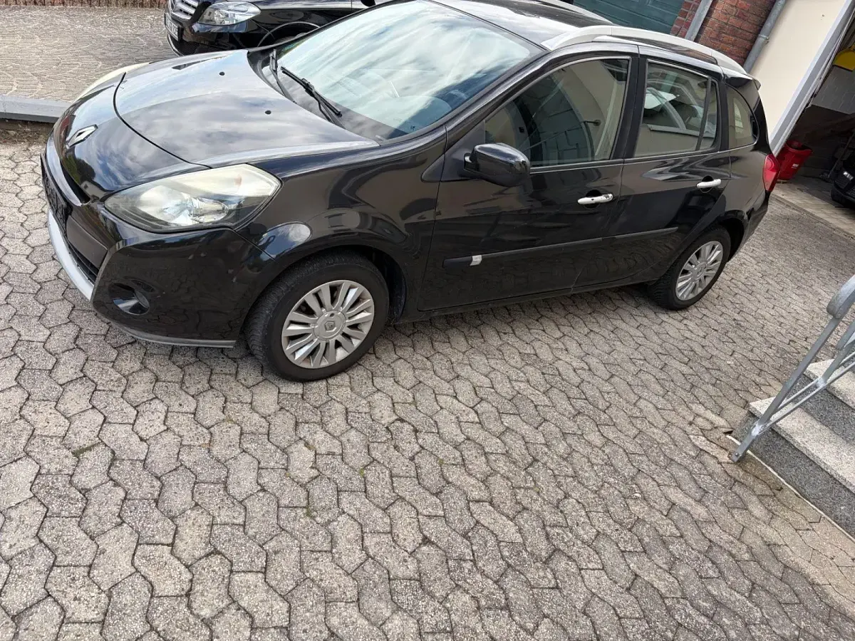 Gebraucht Renault Clio GrandTour Dynamique 101 PS (74 kW) 2009 Schwarz Kombi