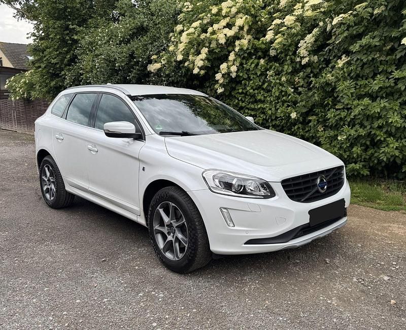 Weiß Gebraucht 2015 Volvo XC60 Ocean Race SUV | 14.450 € (Fairer Preis) - Bild 1/4