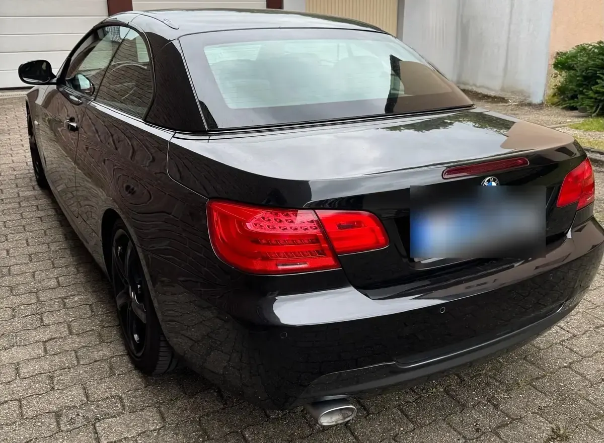 Gebraucht BMW 320 Cabriolet M Sport 184 PS (135 kW) 2012 Schwarz Cabrio
