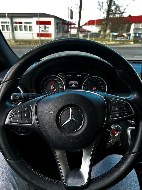 Gebraucht Mercedes A180 109 PS (80 kW) 2016 Schwarz Kleinwagen