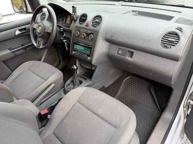 Gebraucht VW Caddy Trendline 102 PS (75 kW) 2012 Silber Van / Kleinbus