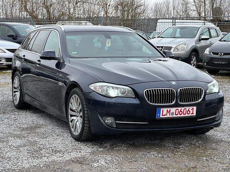 Gebraucht BMW 525 Luxury Line 218 PS (160 kW) 2014 Blau Kombi