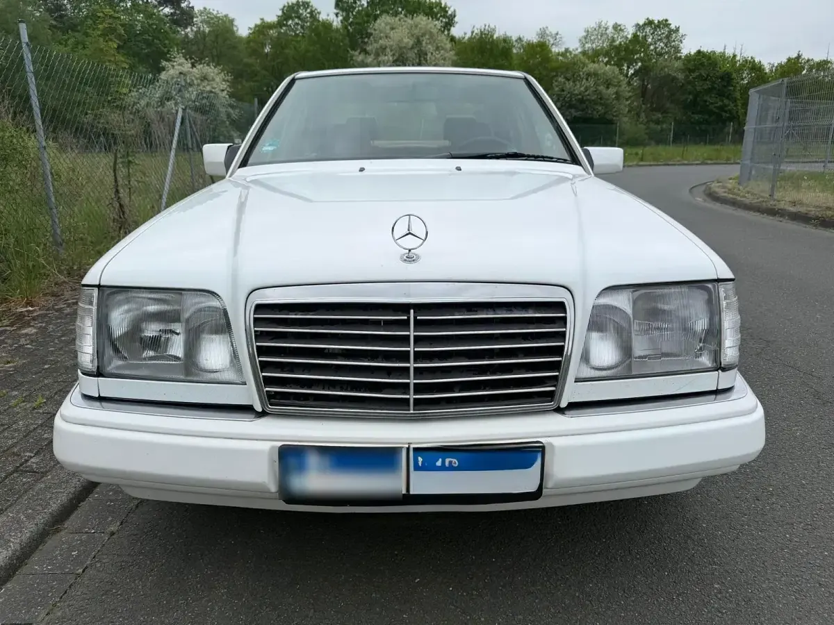 Gebraucht Mercedes E320 Sportline 220 PS (161 kW) 1995 Weiß Limousine