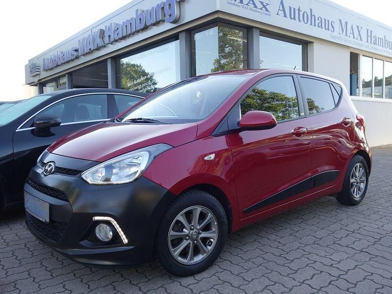 Rot Gebraucht 2016 Hyundai i10 Passion Kleinwagen | 6.699 € (Fairer Preis) - Bild 1/4