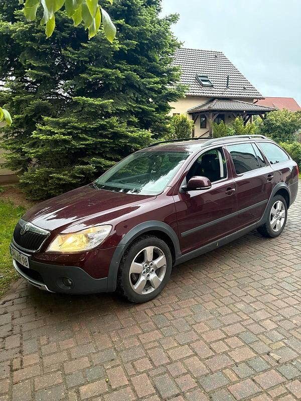 Violet Gebraucht 2009 Skoda Octavia Scout Kombi | 6.800 € (Fairer Preis) - Bild 1/4