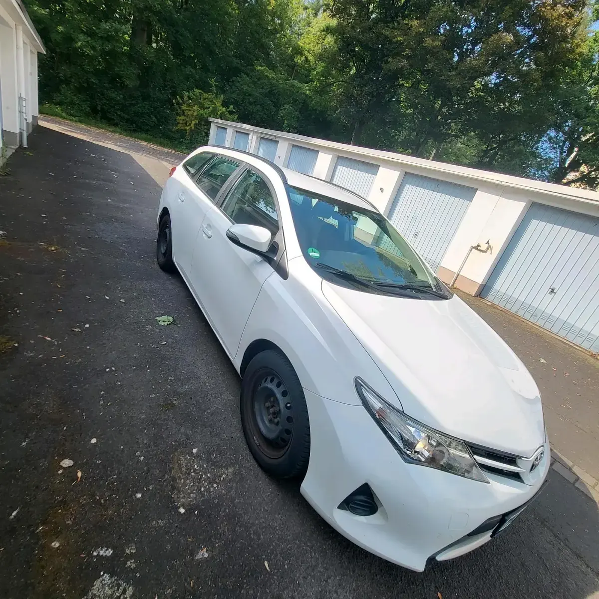 Gebraucht Toyota Auris 90 PS (66 kW) 2026 Weiß Kleinwagen