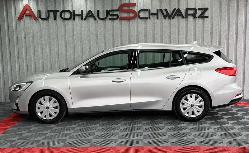Gebraucht Ford Focus Cool & Connect 95 PS (69 kW) 2019 Polarsilber metallic Kombi